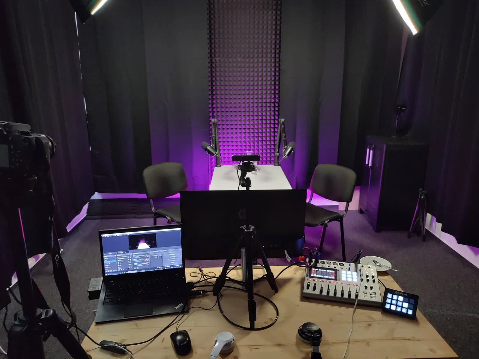 BudeHub Coworking — Podcastové studio — fotka studia 4