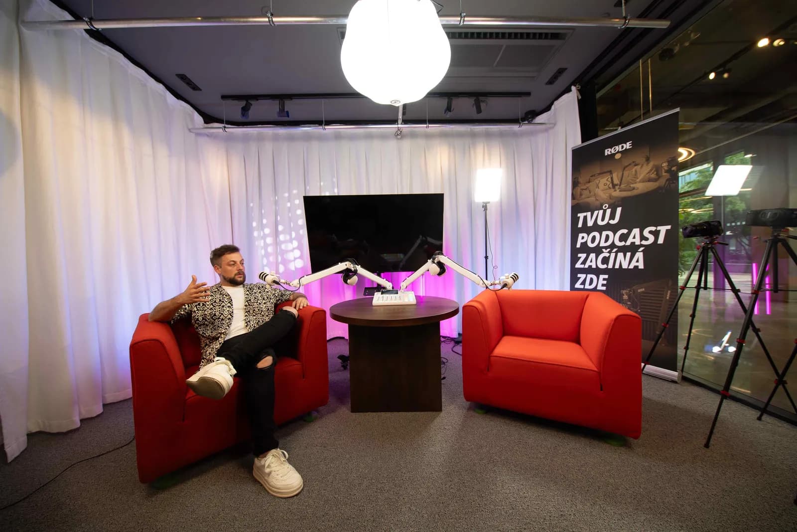 Clubco & Detail Podcast studio — fotka studia 3