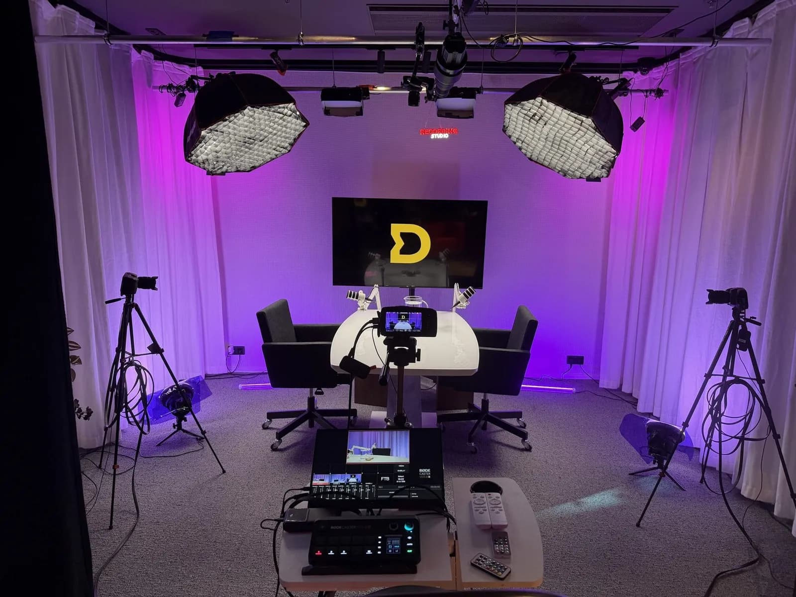 Clubco & Detail Podcast studio — fotka studia 4