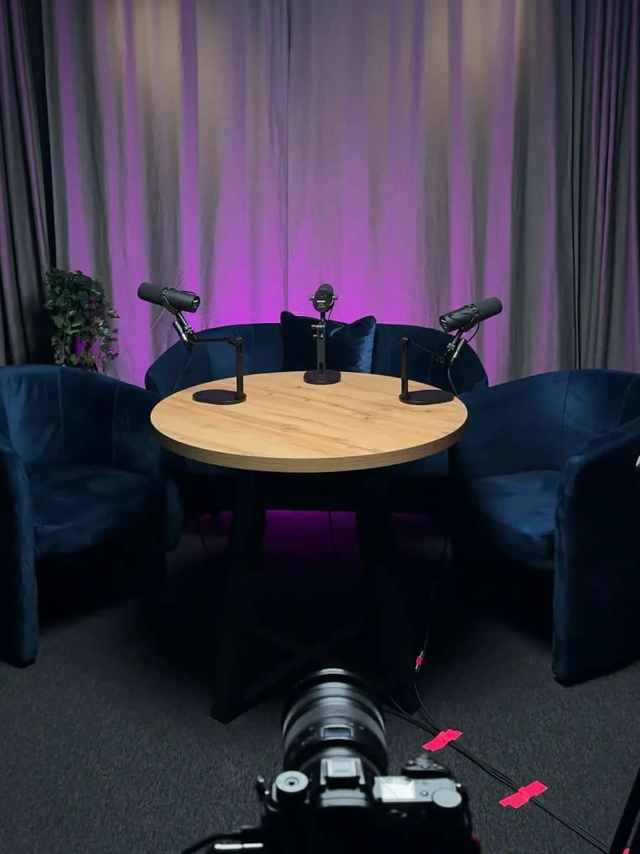 FOTORI Podcastové studio — fotka studia 2