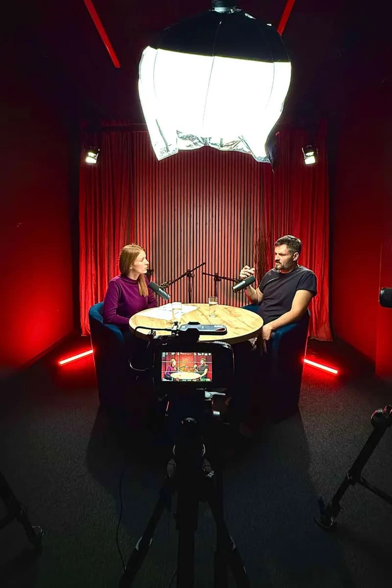 FOTORI Podcastové studio — fotka studia 4