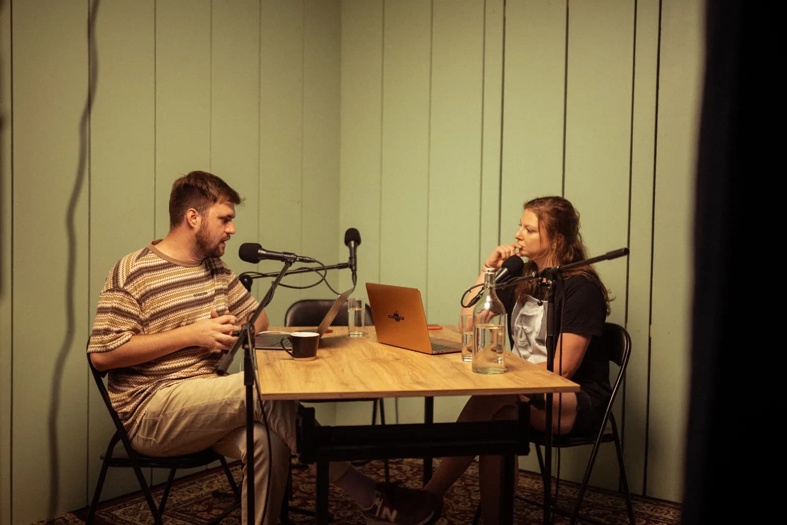 Hnízdo Ostrava — Podcastové studio — fotka studia 3