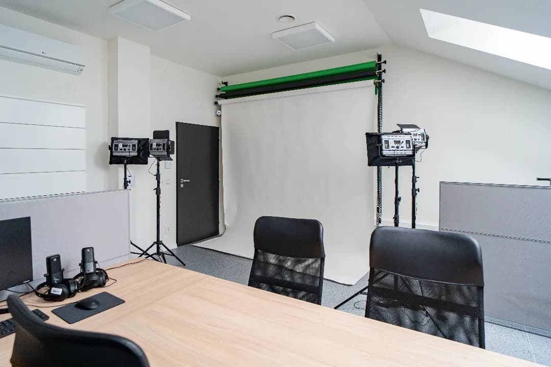 P-PINK Podcastové studio — fotka studia 3