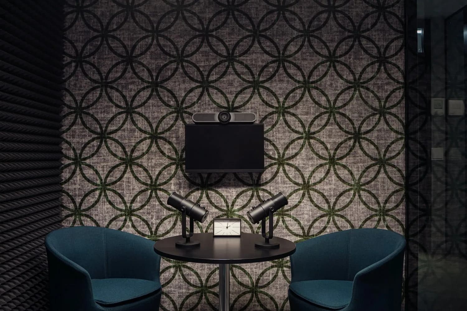 Scott.Weber Workspace — Podcastové studio Ganbaru