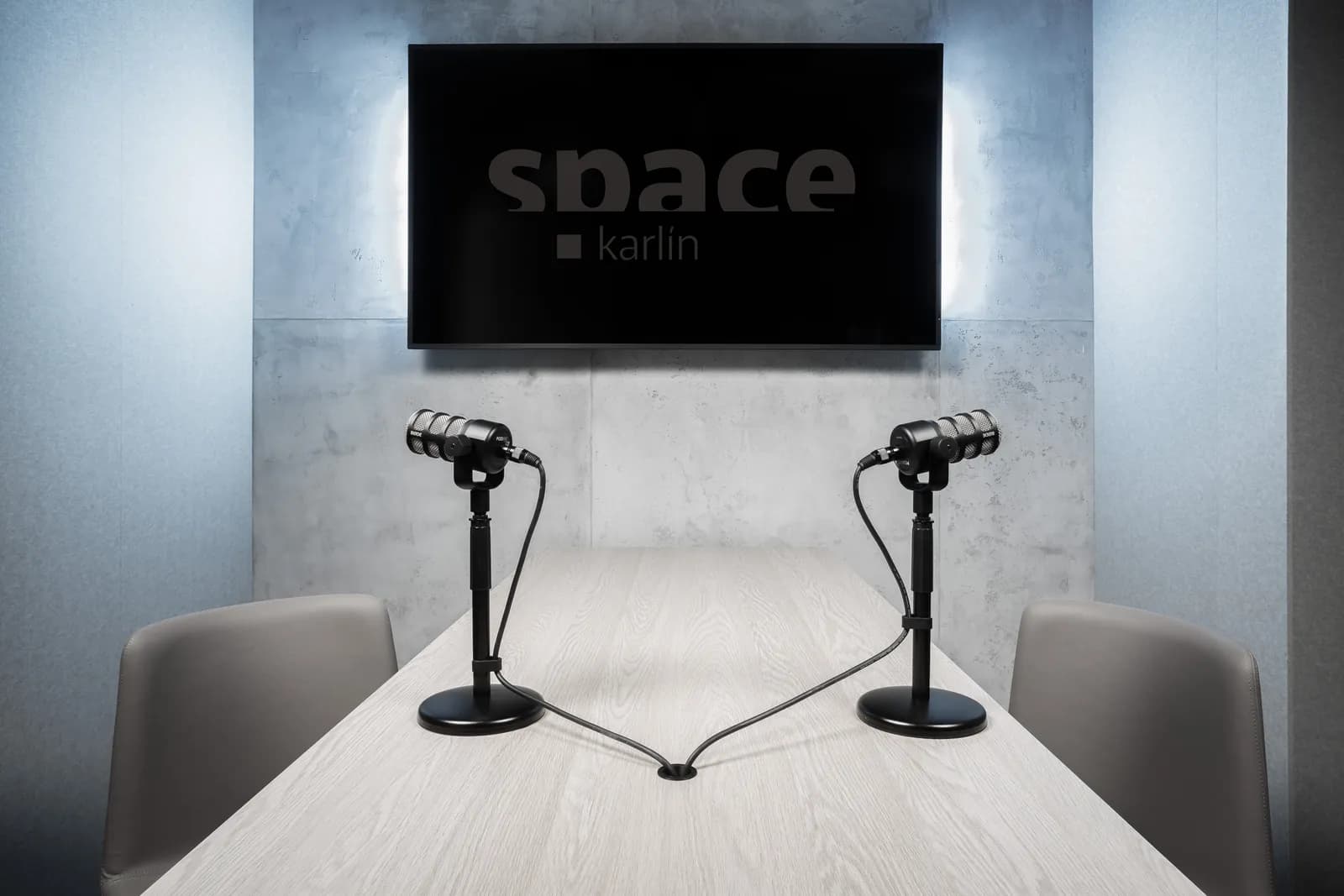 Space Cafe — Praha Podcast Studio
