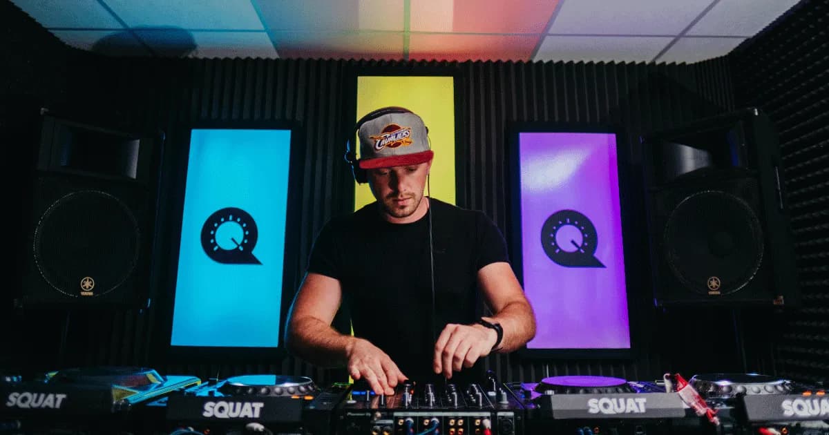 Squat Music — Podcast Studio